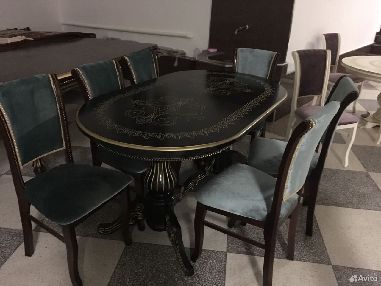 Киргу столы и стулья