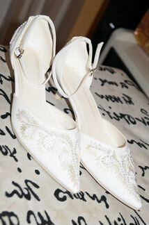 Шикарные свадебные туфли(фата,плдъюбник,перчатки)