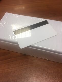 Карточка пластиковая белая с магнитной полосой hi