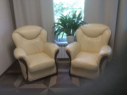Трехместный диван и 2 кресла фирмы nieri Италия
