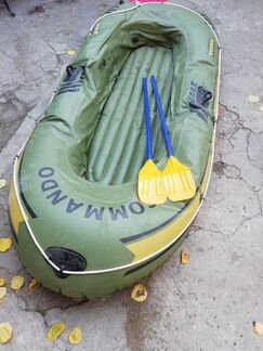Надувная лодка с веслами