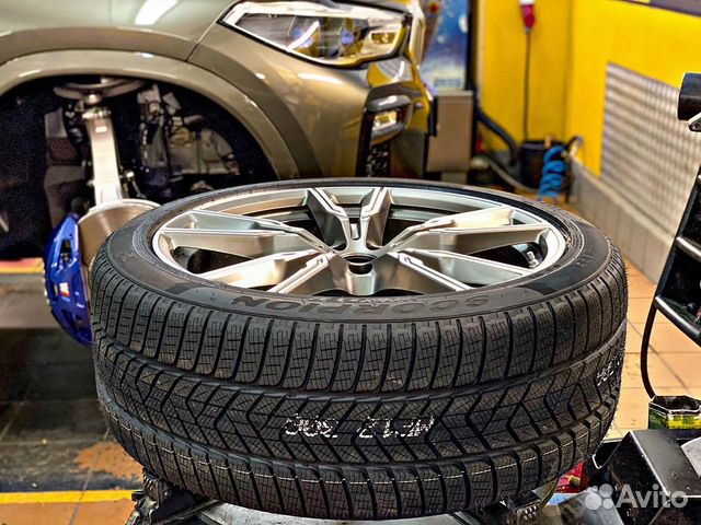 Pirelli Scorpion Winter 275/40 R21 и 315/35 R21 111V