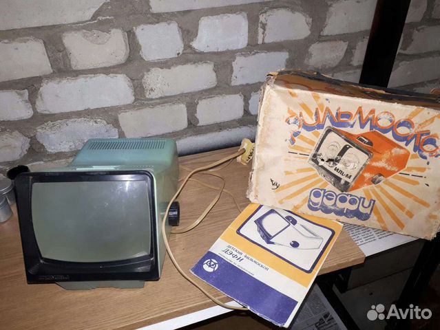 Диапроектор дефи с диафильмами из СССР