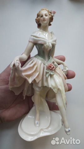 Статуэтка фарфор