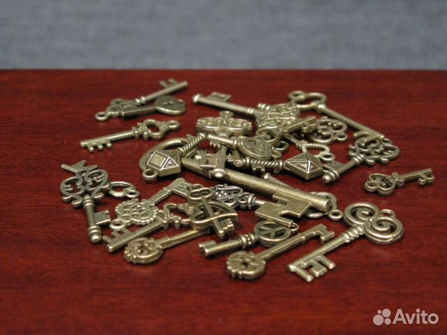 Брелок подвеска ключики и часики, ключ латунный