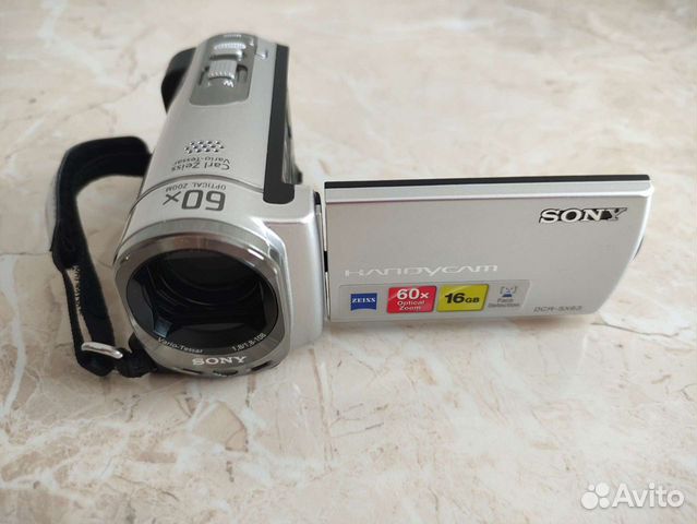 Видеокамера Sony DCR-SX63E