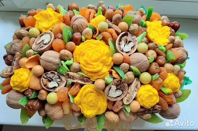Букет из орехов и сухофруктов