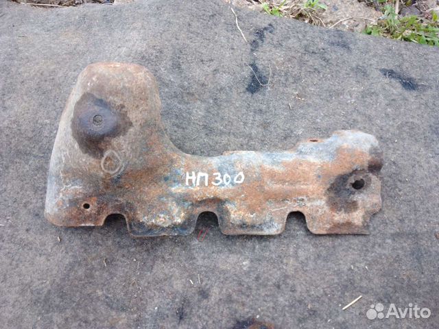 Тепловой экран коллектора Nissan NP 300