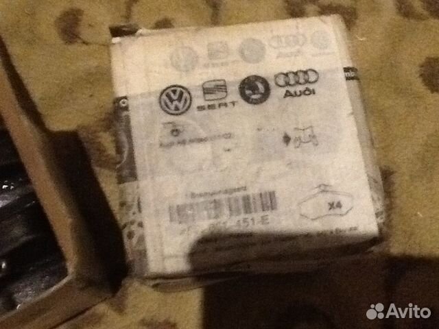 Задние оригинальные тормозные колодки на VW, Skoda