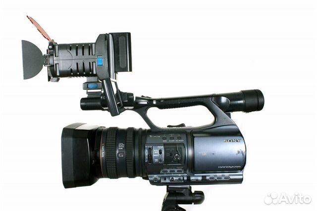 Видеокамера Sony DCR-VX2200E