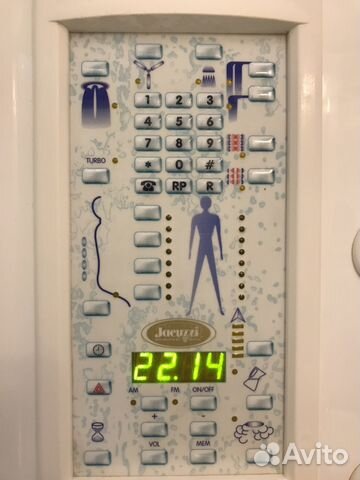 Душевая кабина Jacuzzi с гидромассажем и телефоном Душевая кабина Jacuzzi с гидромассажем и телефоном