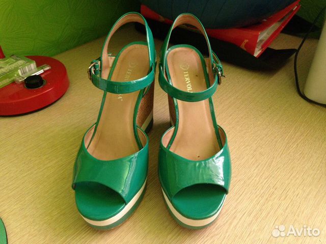 Босоножки зеленые лак tervolina