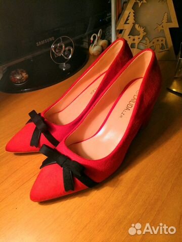 Красные туфли новые