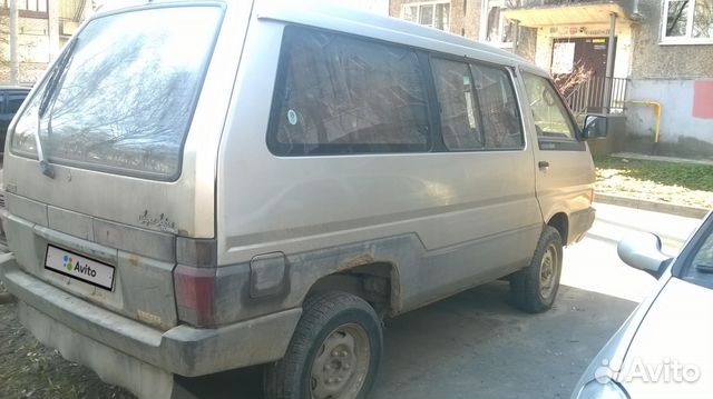 ниссан ларго 1990