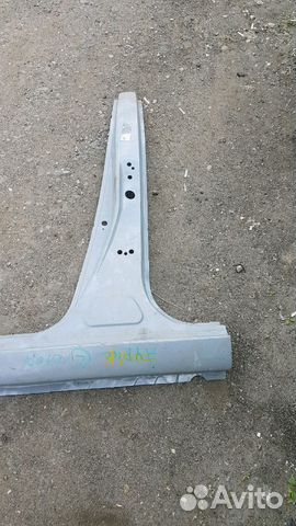 Toyota Yaris порог со стойкой