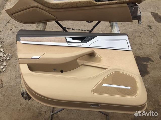 Обшивка задней левой двери Audi A8L Обшивка задней левой двери Audi A8L