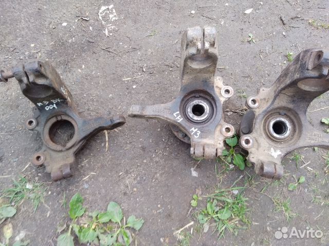 Кулак передний правый Mazda 3 BK 2.0L ESP 2006-09 Кулак передний правый Mazda 3 BK 2.0L ESP 2006-09