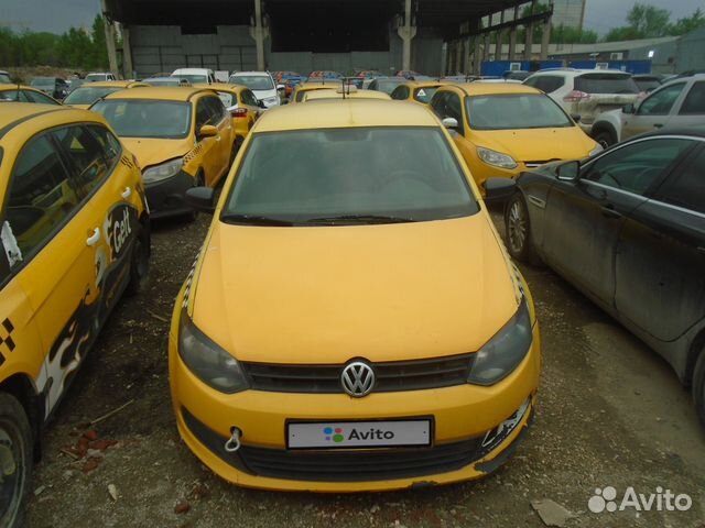 Volkswagen Polo 1.6 МТ, 2015, битый, 100 000 км Volkswagen Polo 1.6 МТ, 2015, битый, 100 000 км