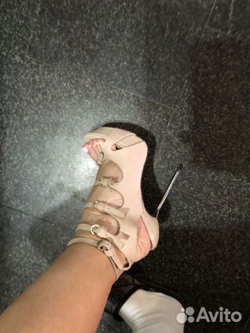 Босоножки на шпильке Босоножки на шпильке