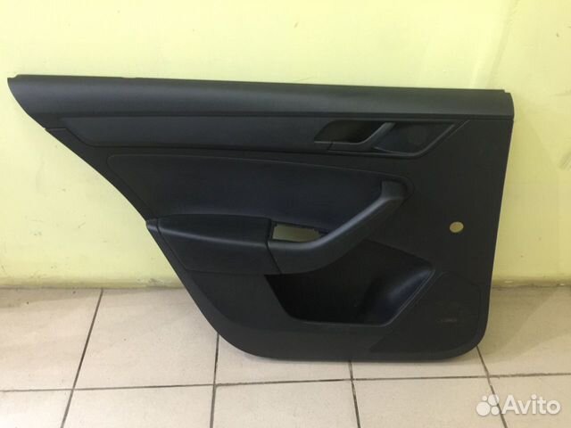Обшивка задней левой двери Skoda Rapid Шкода Рапид