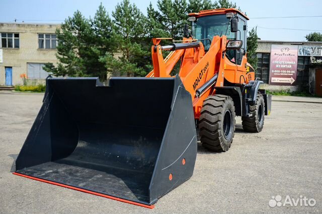 Фронтальный погрузчик molot 300М
