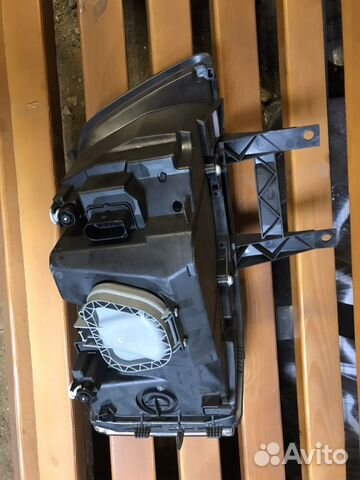 Фара левая Volkswagen transporter T5