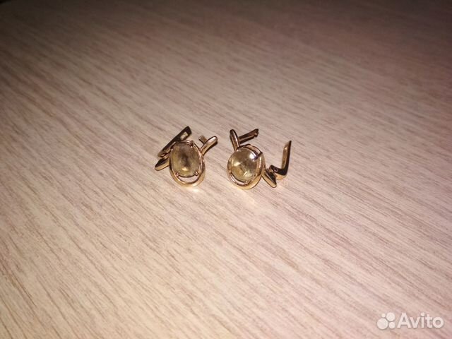 Серьги золотые с камнем Серьги золотые с камнем