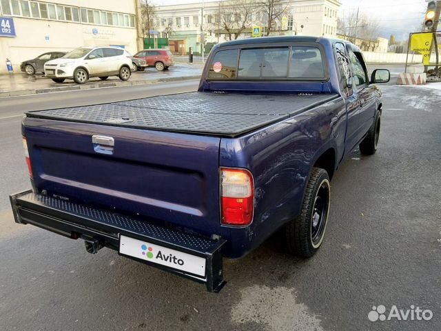 Toyota Hilux 2.0 AT, 2001, 235 700 км