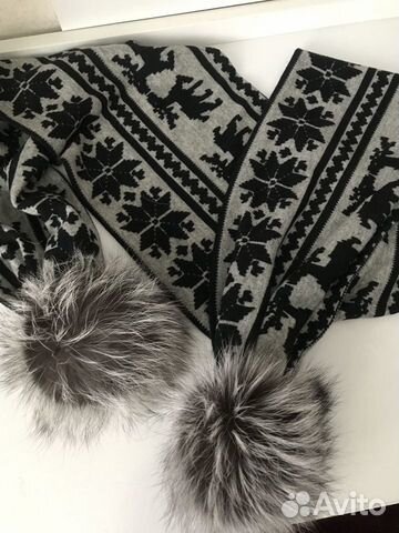 Шарф из кашемира с помпонами из чернобурки