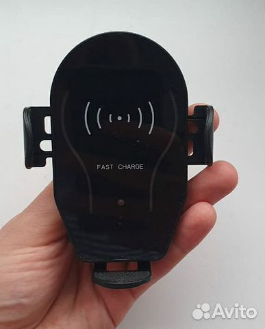 Держатель с беспроводной зарядкой в авто Держатель с беспроводной зарядкой в авто