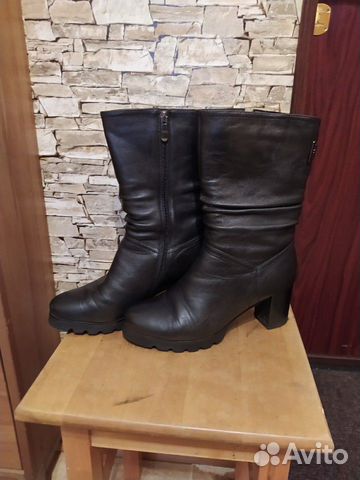Продаются зимние женские сапоги