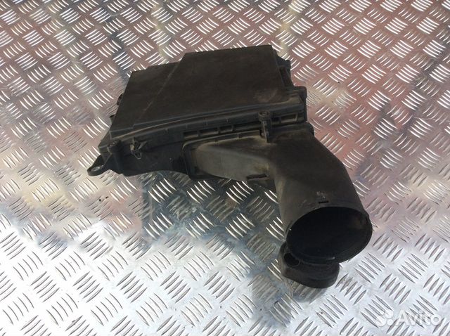 Корпус воздушного фильтра слева Mercedes W221 S Корпус воздушного фильтра слева Mercedes W221 S