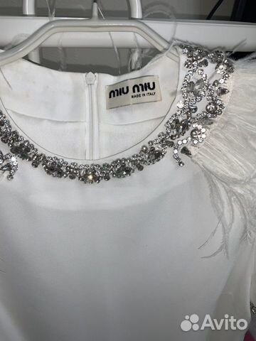 Платье с лебедиными перьями и камнями Swarovski на Платье с лебедиными перьями и камнями Swarovski на