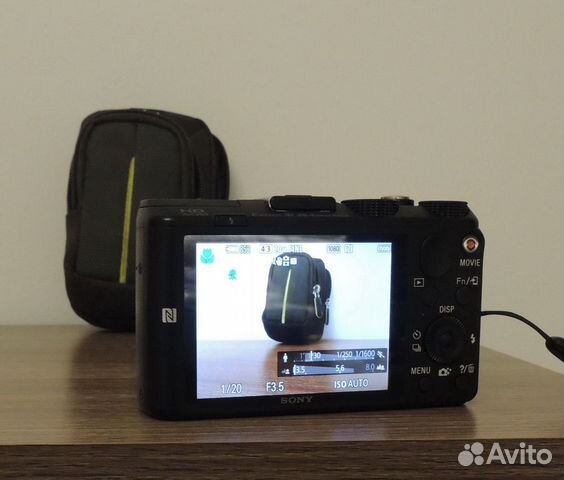 Компактный полупрофессиональный фотоаппарат Sony D