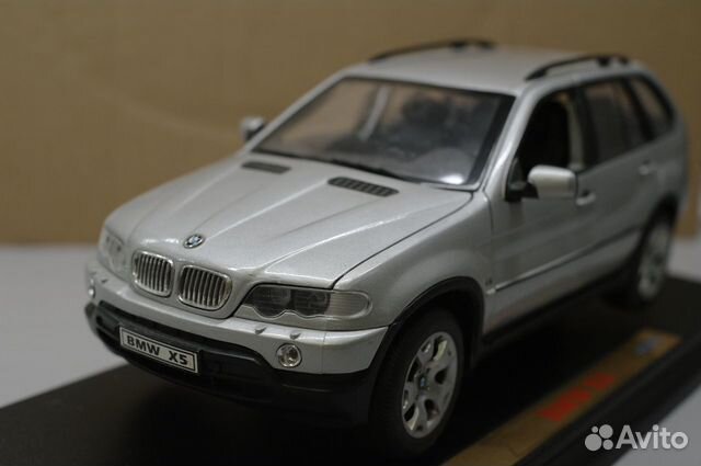 Модель автомобиля 1/18 BMW X5