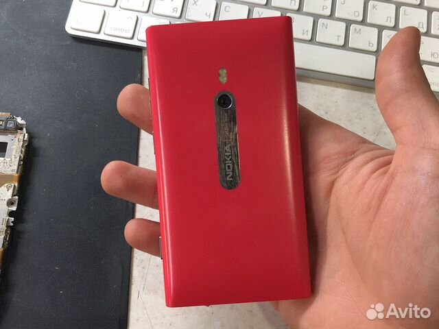 Телефон Nokia Lumia 800 на разбор