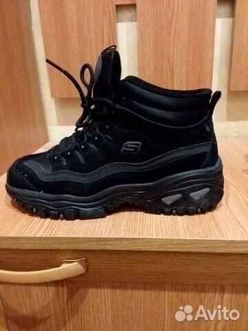 Стильные кроссовки новые 40 размер