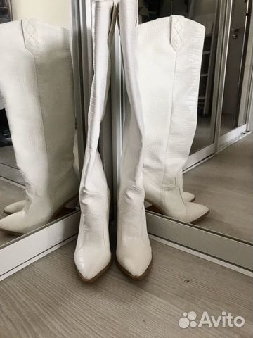 Белые казаки ботфорты в стиле Fendi