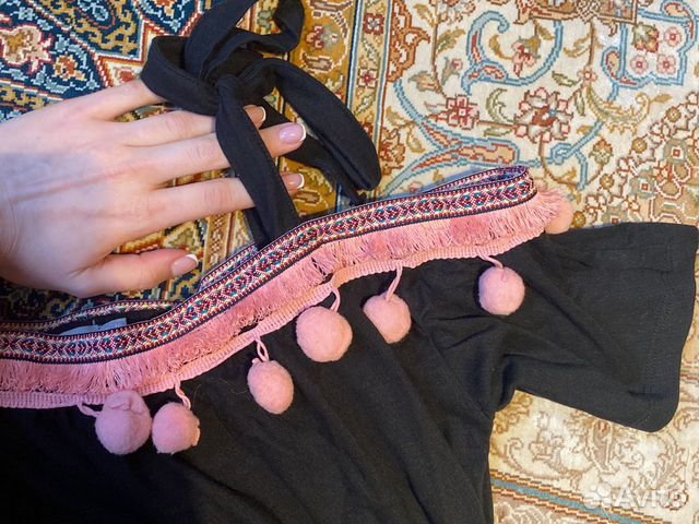 Летний сарафан с открытыми плечами и завязками Летний сарафан с открытыми плечами и завязками