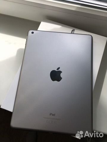 iPad Wi-Fi 32GB (6th Generation)
