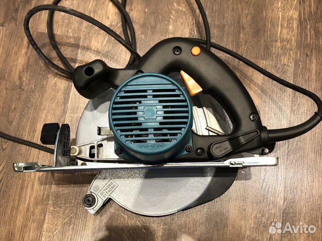 Дисковая пила Makita 5705R
