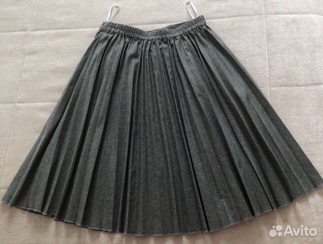 Плиссированная юбка серого цвета Vero Moda XS Плиссированная юбка серого цвета Vero Moda XS