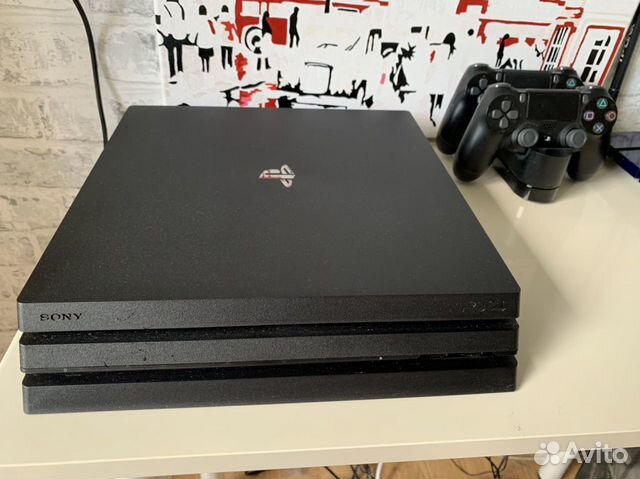 Sony PS4 Pro 1trb + докстанция для джойстиков