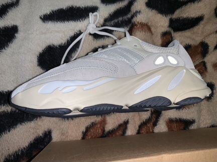 Adidas Yeezy Boost 700 Analog