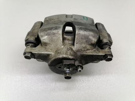 Суппорт передний правый Toyota Camry XV70 2.5 2019