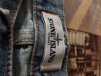 Джинсы stone island