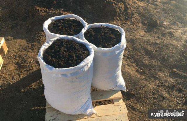 Чернозем и навоз в мешках