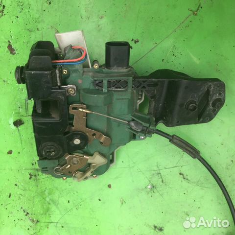 Замок двери задней правой Фольксваген Пассат Б5+