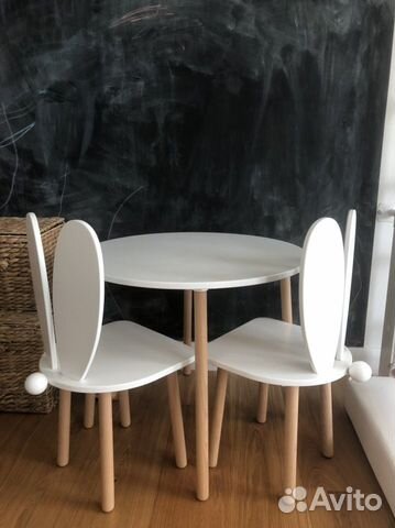 Детский столик и 2 стульчика