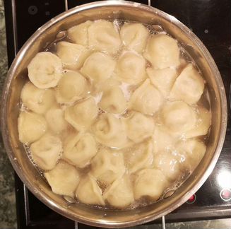 Медовик, пельмени, блинчики, вареники, печен торт